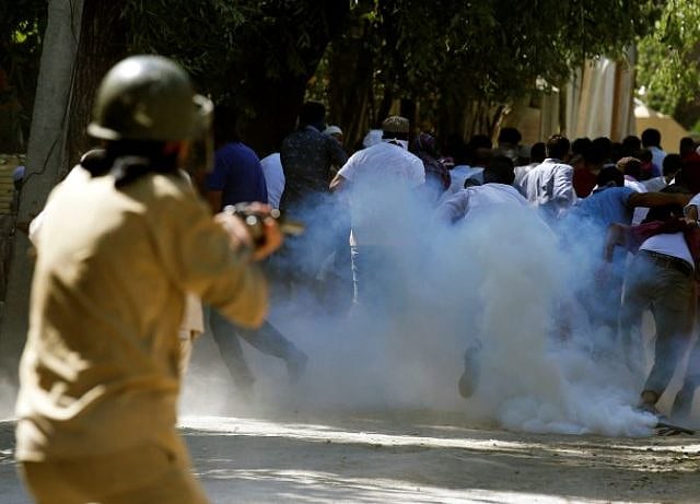 பாசிசமும், எமர்ஜென்சி நிலையும் ஒருசேர உருக்குலைத்த காஷ்மீர் - பத்திரிகையாளர்களின் ‘திகில்’ அனுபவங்கள் !