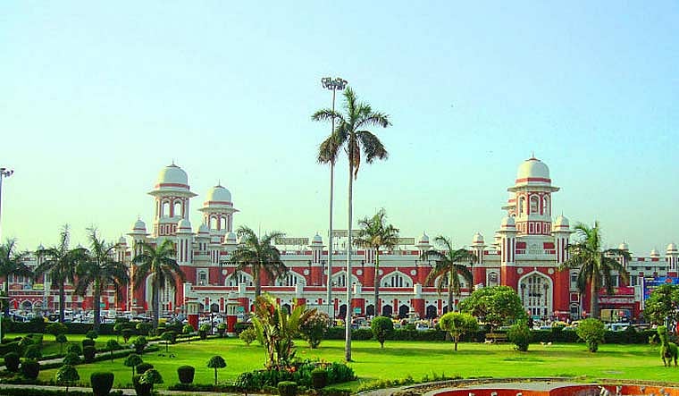 ரயில் நிலையங்களில் வாழைப்பழம் விற்கத் தடை : பா.ஜ.க அரசின் ’தூய்மை இந்தியா’ திட்டம் காரணமா ?