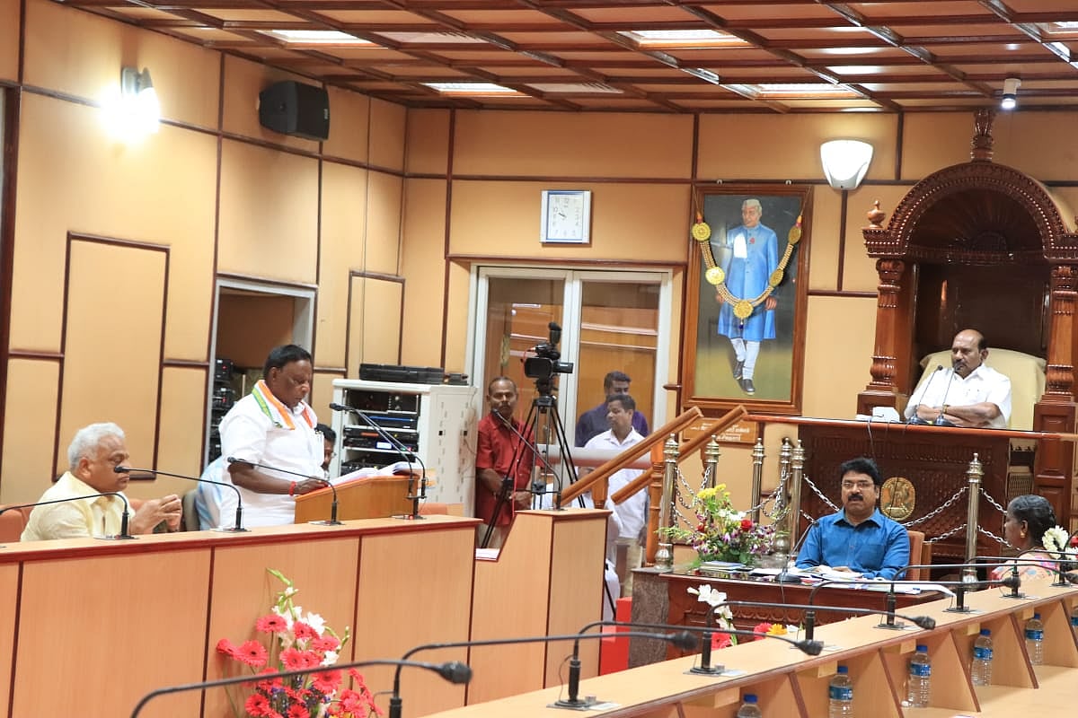 விபத்தில் சிக்குபவர்களை மருத்துவமனையில் சேர்ப்பவர்களுக்கு ரூ.5000 சன்மானம்- புதுச்சேரி முதல்வர் அறிவிப்பு