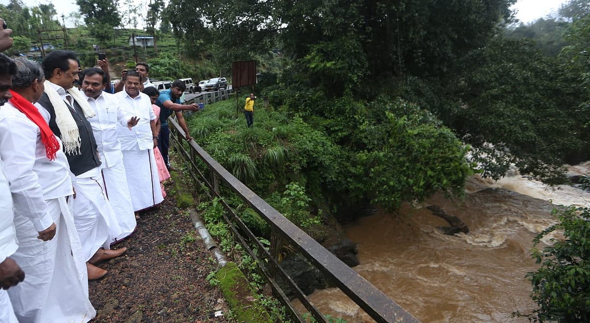 கனமழையால் உருக்குலைந்த நீலகிரி : 2வது நாளாக ஆய்வு செய்த மு.க.ஸ்டாலின்! (ஆல்பம்)