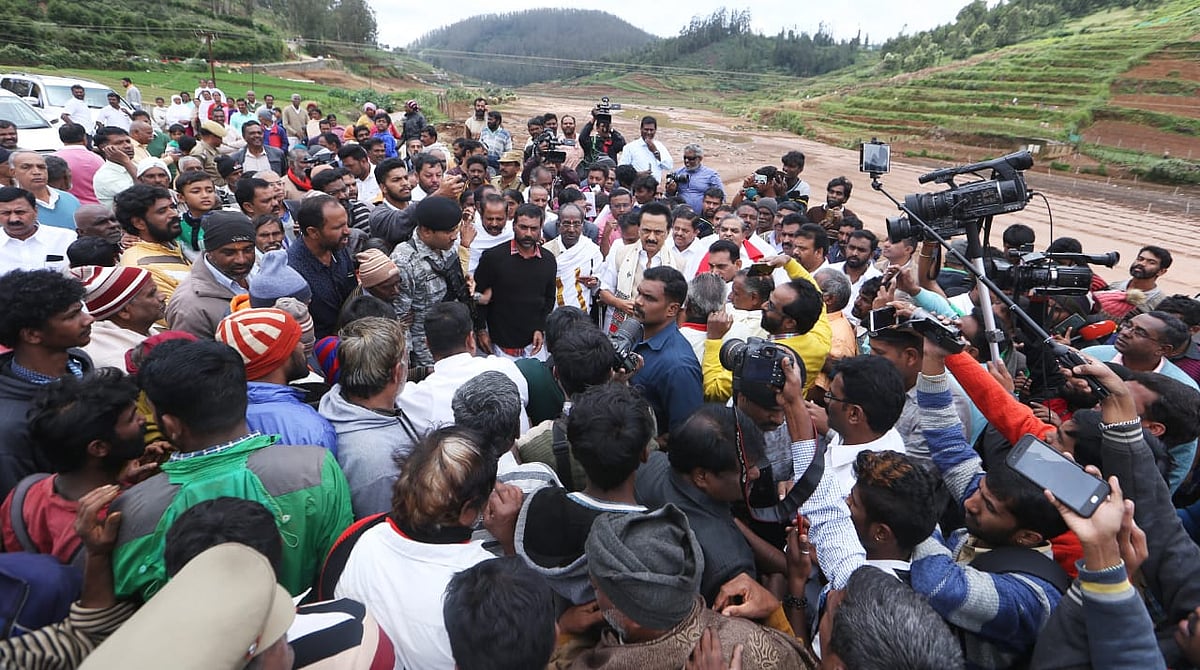 கனமழையால் உருக்குலைந்த நீலகிரி : 2வது நாளாக ஆய்வு செய்த மு.க.ஸ்டாலின்! (ஆல்பம்)