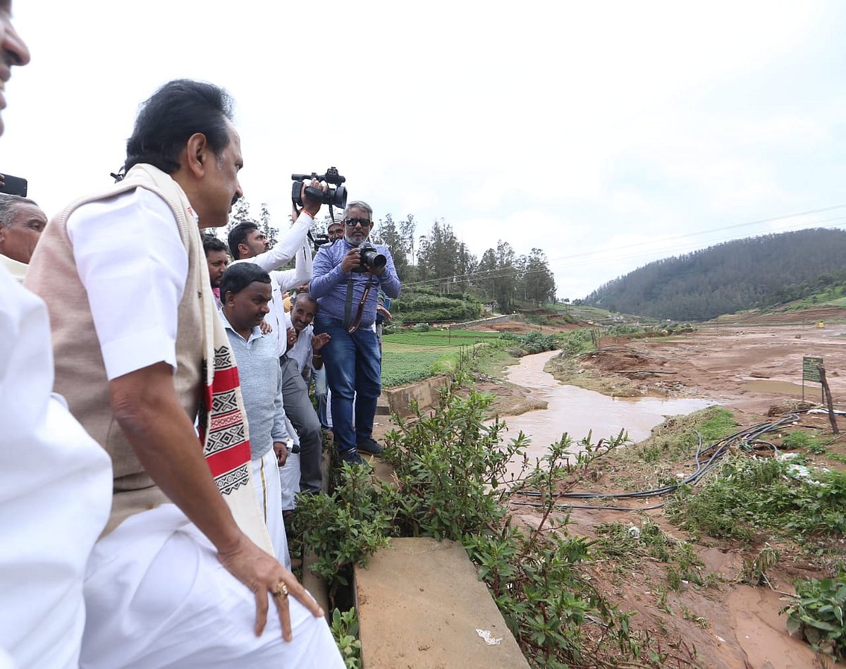 கனமழையால் உருக்குலைந்த நீலகிரி : 2வது நாளாக ஆய்வு செய்த மு.க.ஸ்டாலின்! (ஆல்பம்)