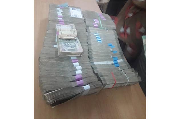 கொள்ளையடிக்கப்பட்ட பணம்