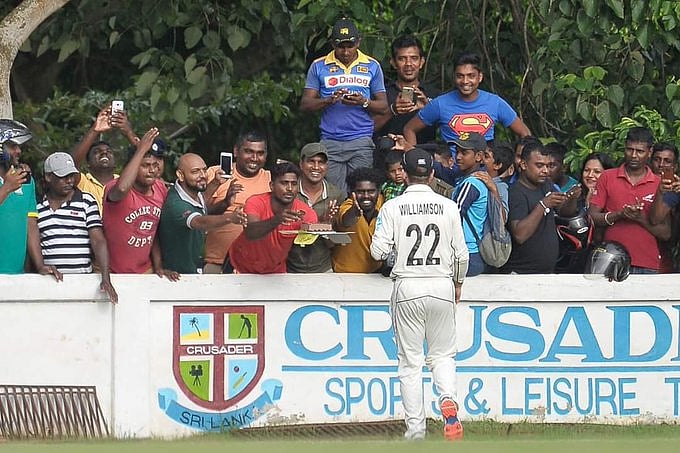 ”தோற்றாலும் எங்களின் ஹீரோ நீங்கள்” - கேன் வில்லயம்சனுக்கு பிறந்த்நாள் கேக் எடுத்து வந்த இலங்கை ரசிகர்கள்