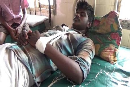 “எங்க தெருவுல கண்ணாடி போடக்கூடாது” - கடலூரில் பட்டியலின இளைஞரை தாக்கி தீண்டாமைக் கொடுமை! 