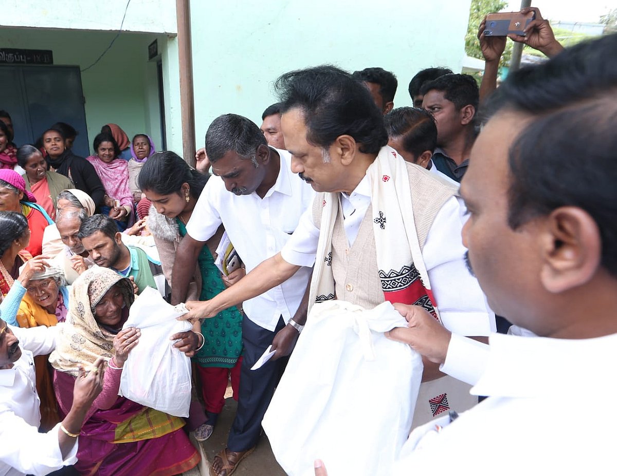 கனமழையால் உருக்குலைந்த நீலகிரி : 2வது நாளாக ஆய்வு செய்த மு.க.ஸ்டாலின்! (ஆல்பம்)