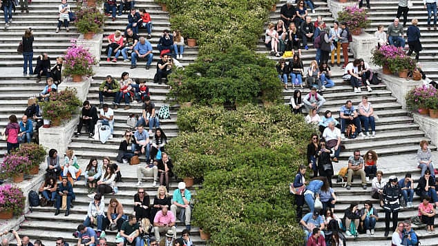 இந்தப் படிகளில் அமர்ந்தால் 30,000 ரூபாய் அபராதம்... அப்படி என்ன ஸ்பெஷல்?!