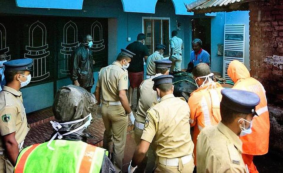 ”இங்கே பிரேத பரிசோதனை நடத்திக்கொள்ளுங்கள்” - மசூதியில் இடம் கொடுத்த முஸ்லிம் மக்கள் : இதுதான் கேரளா !