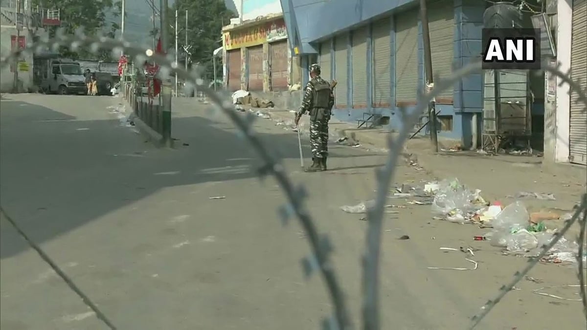 அமைதியைத் தொலைத்த காஷ்மீர் மக்கள் : ராணுவ ஆக்கிரமிப்பில் ஜம்மு (album)