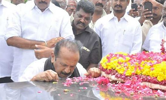 திராவிட இயக்கத்தை கட்டிக் காக்கும் அரணாக ம.தி.மு.க  இருக்கும் - கலைஞர் நினைவிடத்தில் கண் கலங்கிய வைகோ