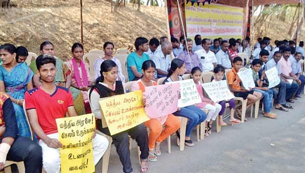 சேலம் உருக்காலையை தனியாருக்கு தாரைவார்க்க துடிக்கும் மோடி அரசு : தொழிலாளர்கள் குடும்பத்துடன் போராட்டம்!