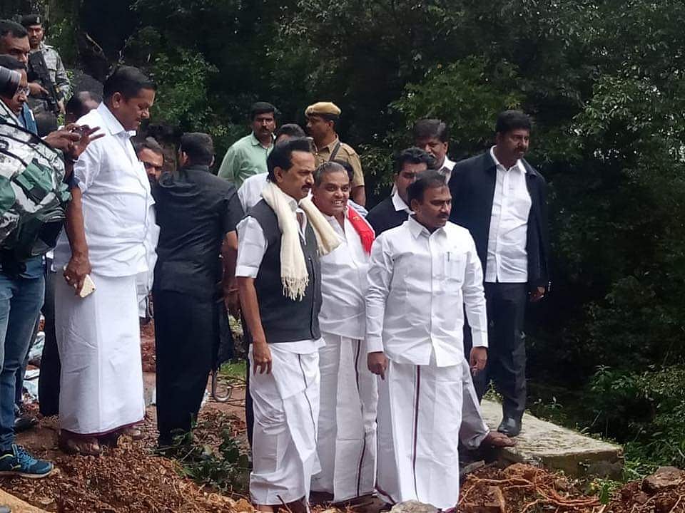 கடும் மழை வெள்ளத்தால் பாதிக்கப்பட்ட நீலகிரி - நேரடியாக மக்களை சந்தித்த மு.க.ஸ்டாலின்! (ஆல்பம்)