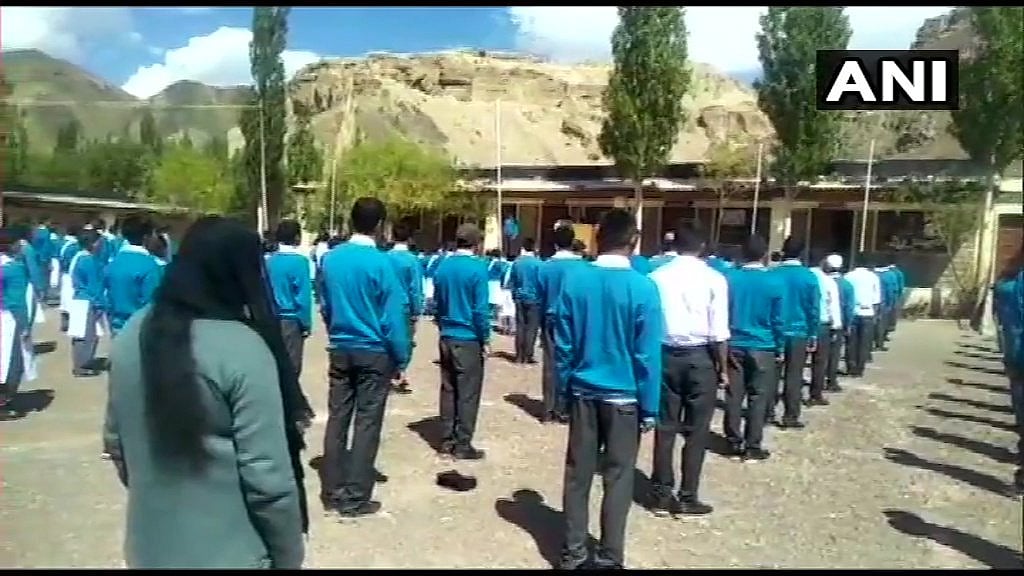 அமைதியைத் தொலைத்த காஷ்மீர் மக்கள் : ராணுவ ஆக்கிரமிப்பில் ஜம்மு (album)