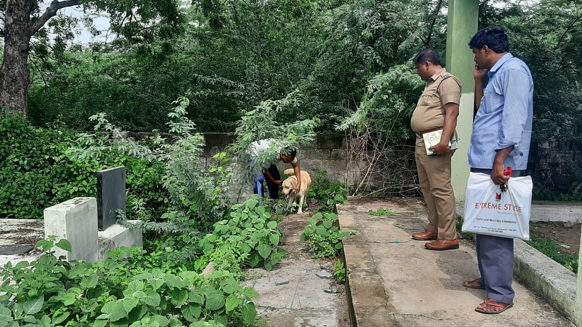 சுடுகாட்டில் வைத்து ரவுடியை வெட்டிக்கொன்ற கும்பல் : சினிமா பாணியில் பழிக்குப் பழி தீர்க்க கொலை ?