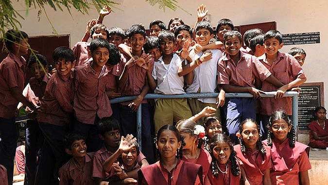 சாதியை குறிக்கும் வகையிலான வண்ணக் கயிறுகள், ரப்பர் பேண்ட்கள் அணிய தடை: பள்ளிக்கல்வித்துறை அதிரடி உத்தரவு!