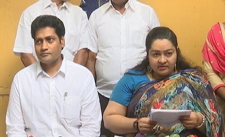 “அரசியல் வாழ்க்கை அவ்வளவுதான்” : ஜெ.தீபா அறிவிப்பால் கலங்கிய லட்சோப லட்சம் தொண்டர்கள்?!