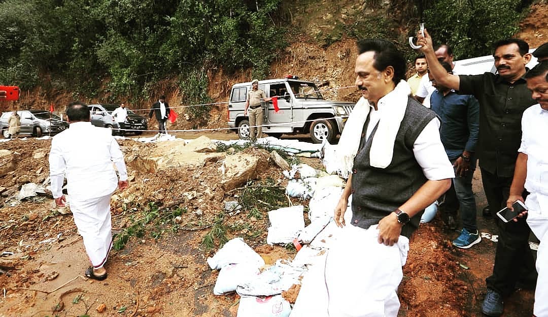 கடும் மழை வெள்ளத்தால் பாதிக்கப்பட்ட நீலகிரி - நேரடியாக மக்களை சந்தித்த மு.க.ஸ்டாலின்! (ஆல்பம்)