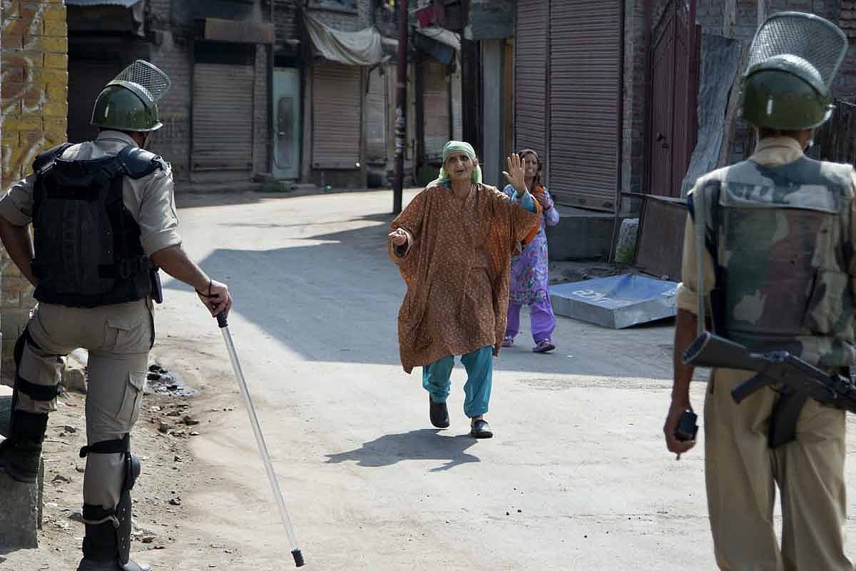 பாசிசமும், எமர்ஜென்சி நிலையும் ஒருசேர உருக்குலைத்த காஷ்மீர் - பத்திரிகையாளர்களின் ‘திகில்’ அனுபவங்கள் !