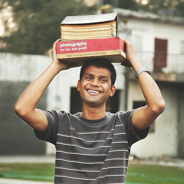 “அன்று வீடில்லா சிறுவன்; இன்று Forbes 30 உலக பிரபலங்களில் ஒருவர் ”: புகைப்படக் கலைஞரின் நெகிழ்ச்சிக் கதை!