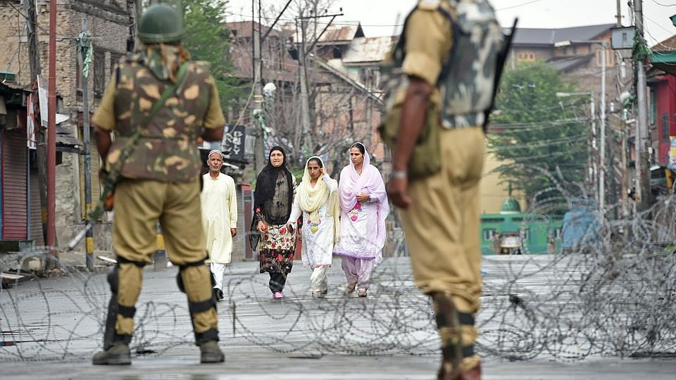 காஷ்மீருக்கு சிறப்பு அந்தஸ்து வந்தது எப்படி? 370, 35A ஆகிய சாசன சட்டங்கள் காஷ்மீரை காத்தது எப்படி?