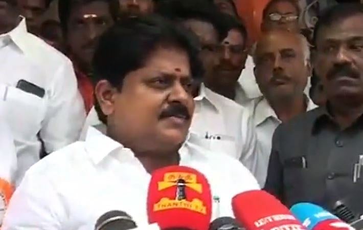 எதிர் கருத்து சொன்ன அமைச்சரின் பதவி பறிப்பு : சர்வாதிகாரியாக மாறும் எடப்பாடி? அழிவை நோக்கி அ.தி.மு.க