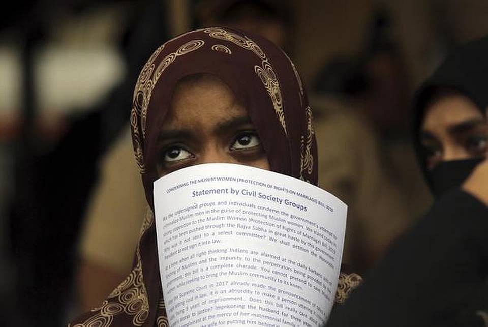 முத்தலாக் தடைச் சட்டம் : இஸ்லாமியர் மீது வழக்குப் பதிவு படலத்தை தொடங்கிய காவல்துறை!