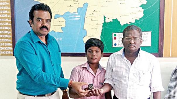 “சீமைக்கருவேல மரங்களை அழிக்க 30 கிராம் எடையிலான செயற்கைக் கோள்” : அரசு பள்ளி மாணவர்கள் அசத்தல்!