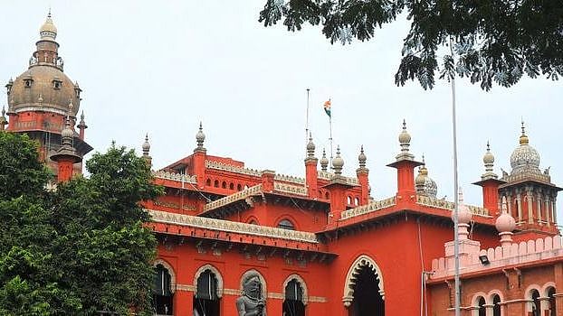 பெண்கள் தொடர்பான வழக்குகளை ‘இந்த’ நீதிபதி விசாரிக்கக் கூடாது : போர்க்கொடி தூக்கிய வழக்கறிஞர்கள்