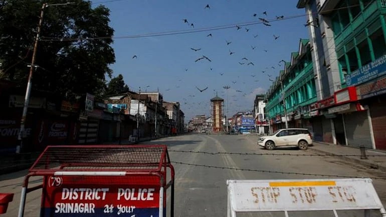  ஜம்மு காஷ்மீர் சிறப்பு அந்தஸ்து ரத்துக்கு எதிராக உச்சநீதிமன்றத்தில் வழக்கு!