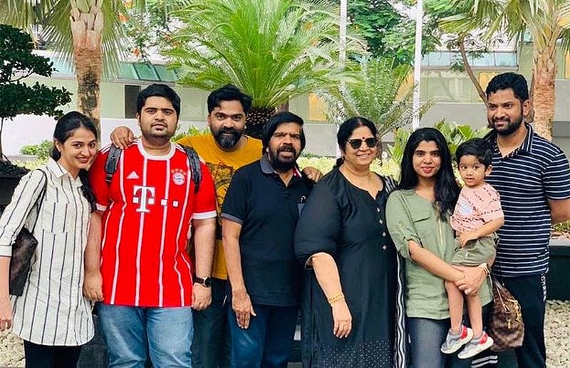 குடும்பத்துடன் சிம்பு