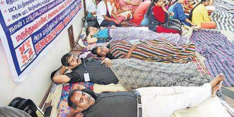 வெளிநாடு செல்ல அக்கறை காட்டும் எடப்பாடி மருத்துவர்களின் போராட்டத்தை புறக்கணிப்பது ஏன் ? : மு.க ஸ்டாலின்