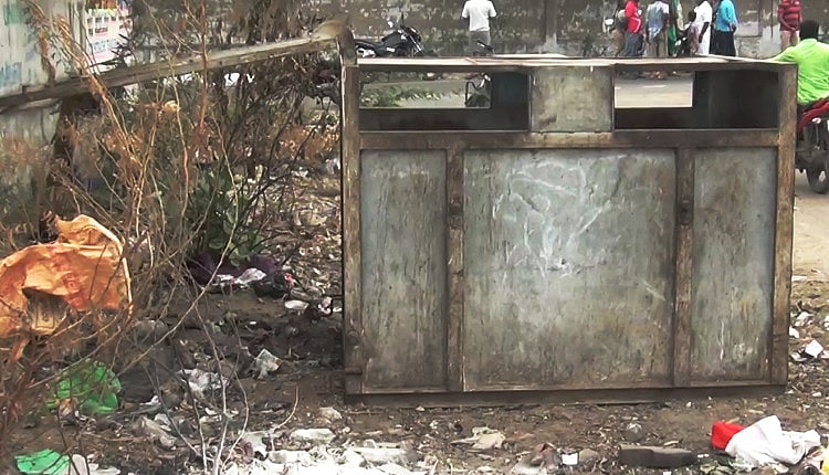 பெற்ற தாயின் உடலை இறுதிச் சடங்கு செய்ய பணம் இல்லாததால் குப்பையில் வீசிய மகன் - தூத்துக்குடியில் அதிர்ச்சி