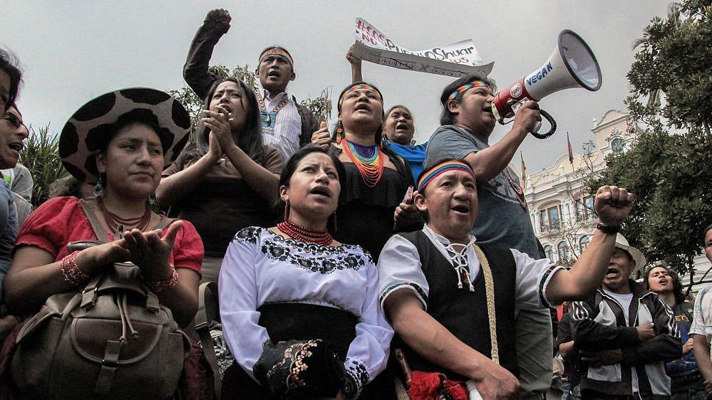 “அழிப்பது தான் இலக்கு என்றால், கடைசி சொட்டு ரத்தம் உள்ளவரை போராடுவோம்” : அமேசான் பழங்குடியினர் உறுதி!