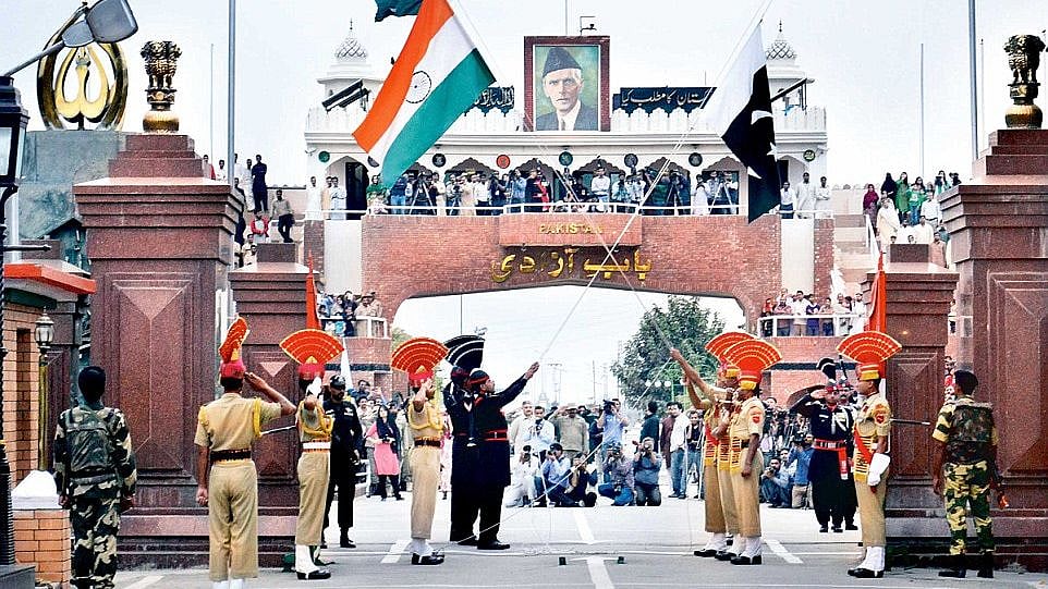 வாகா எல்லையில் இனிப்பு பரிமாற்றத்தை ரத்து செய்த பாகிஸ்தான்- விதைக்கப்படும் வெறுப்புணர்வு: பா.ஜ.க காரணமா ?