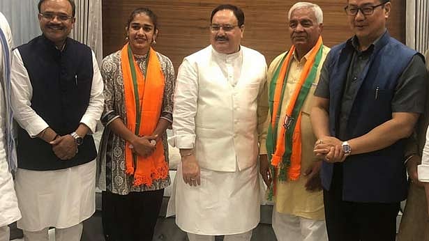 கொள்கை எல்லாம் நமக்கு எதுக்குங்க ? பிரபலங்களை வளைத்து ஓட்டு வாங்க நினைக்கும் பா.ஜ.க மாஸ்டர் பிளான் இது !