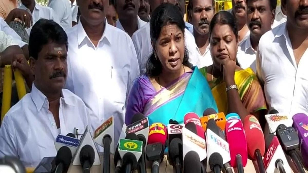 உள்ளூரிலேயே முதலமைச்சர் ஒன்றும் கிழிக்கவில்லை, வெளிநாட்டில் என்ன செய்யப் போகிறார்?  - கனிமொழி எம்.பி
