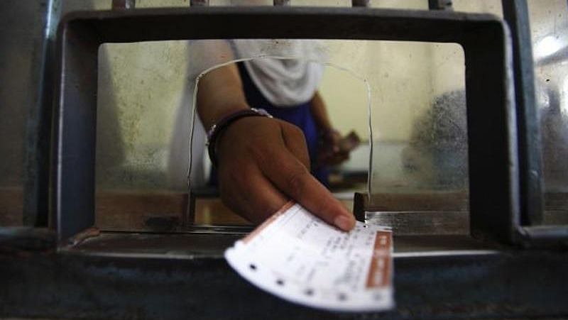 தனியார்மயமாக்கலின் அடுத்த நகர்வு: தெற்கு ரயில்வேயின் டிக்கெட் பதிவு மையங்களை தனியாரிடம் ஒப்படைக்க முடிவு