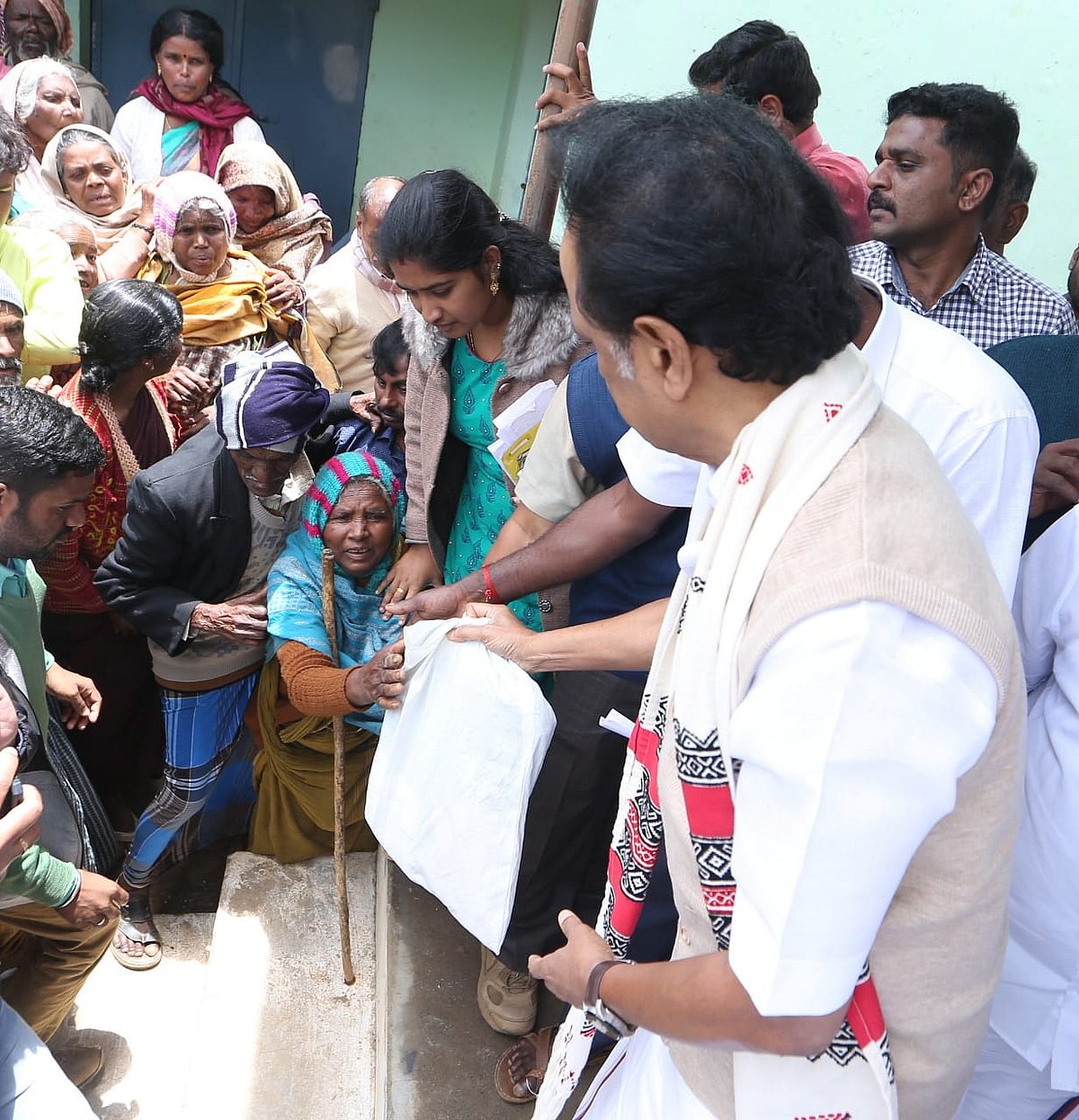 கனமழையால் உருக்குலைந்த நீலகிரி : 2வது நாளாக ஆய்வு செய்த மு.க.ஸ்டாலின்! (ஆல்பம்)