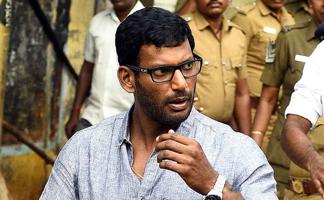 விஷால் பெயரைச் சொல்லி ரூ.47 லட்சம் மோசடி : சன்னி லியோன் பட இயக்குநருக்கு போலிஸ் வலைவீச்சு!