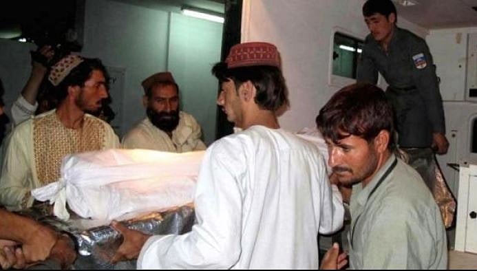 இந்து பெண் உடலைச் சுமந்து சென்று அடக்கம் செய்த இஸ்லாமியர்கள் : வாரணாசியில் நெகிழ்ச்சி சம்பவம்!