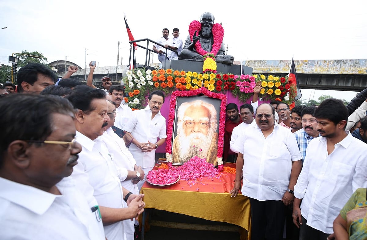 “பெரியார் என்ற சொல்லே வெல்லும் சொல்” - பெரியார் சிலைக்கு மாலை அணிவித்து மரியாதை செலுத்திய மு.க.ஸ்டாலின்!