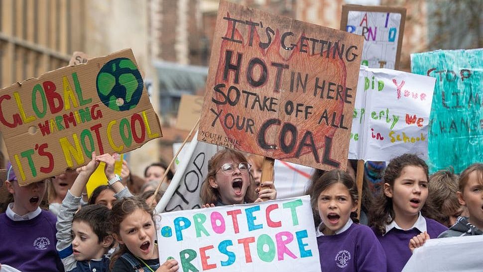 ‘நமக்கு வேறு உலகம் இல்லை’ சுற்றுச்சூழலை பாதுகாக்க வலியுறுத்தி உலகம் முழுவதும் பள்ளி மாணவர்கள் போராட்டம்!