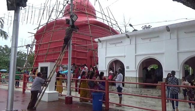 இனி கோயில்களில் ஆடு, கோழி பலியிடக் கூடாது : திரிபுரா உயர்நீதிமன்றம் உத்தரவு!