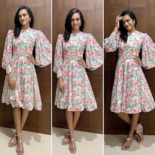 ஆட்டத்தில் மட்டுமல்ல.. ஆடை அலங்காரத்திலும் நான்தாங்க ‘டாப்பு’ என்கிறாரோ...