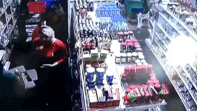 செல்ஃபி எடுப்பது போல பேச்சுக்கொடுத்து, தமிழகத்தில் ஆயிரக்கணக்கில் பணத்தை அபேஸ் செய்த வெளிநாட்டினர்!