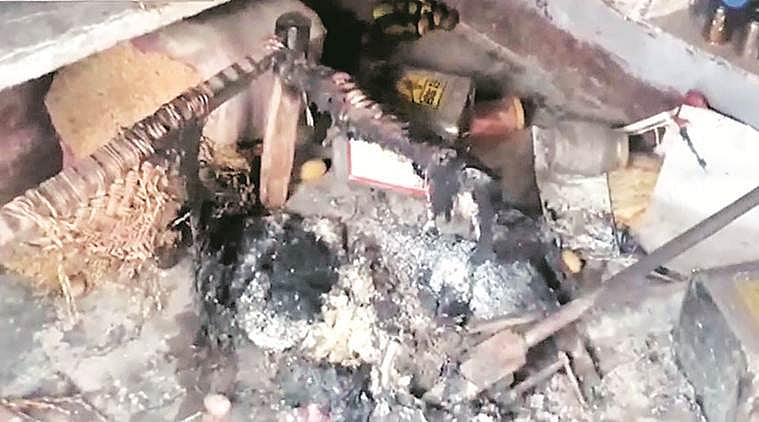 உ.பி-யில்  ஆணவப் படுகொலை : தலித் இளைஞரை உயிருடன் எரித்துக்கொன்ற கொடூரம்... அதிர்ச்சியில் தாய் மரணம்!