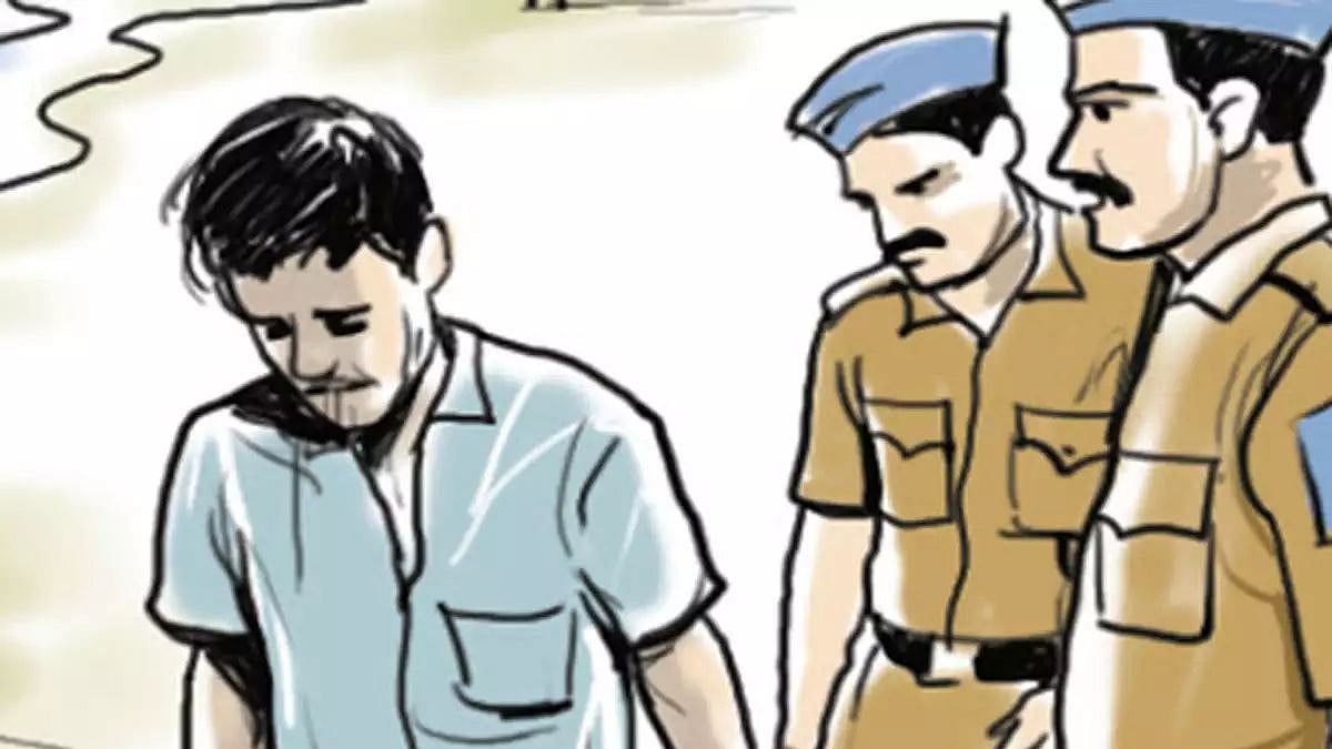 மெரினாவில் காதல் ஜோடியை மிரட்டிப் பணம் பறிக்க முயன்ற ‘போலி’ போலிஸ் கைது!