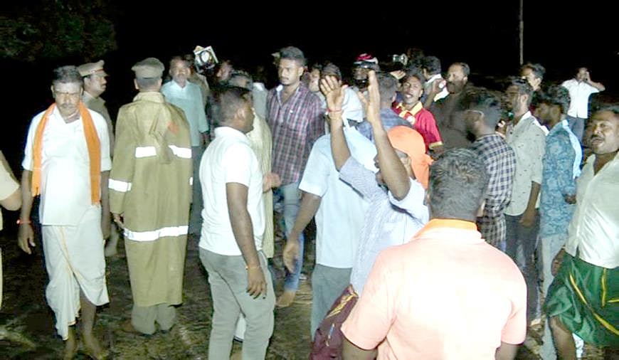 ‘சுல்தான்’ படப்பிடிப்பில் ரகளை : சுய விளம்பரத்திற்காக இந்துத்வா கும்பல் போராட்டம் - படக்குழு கண்டனம்!