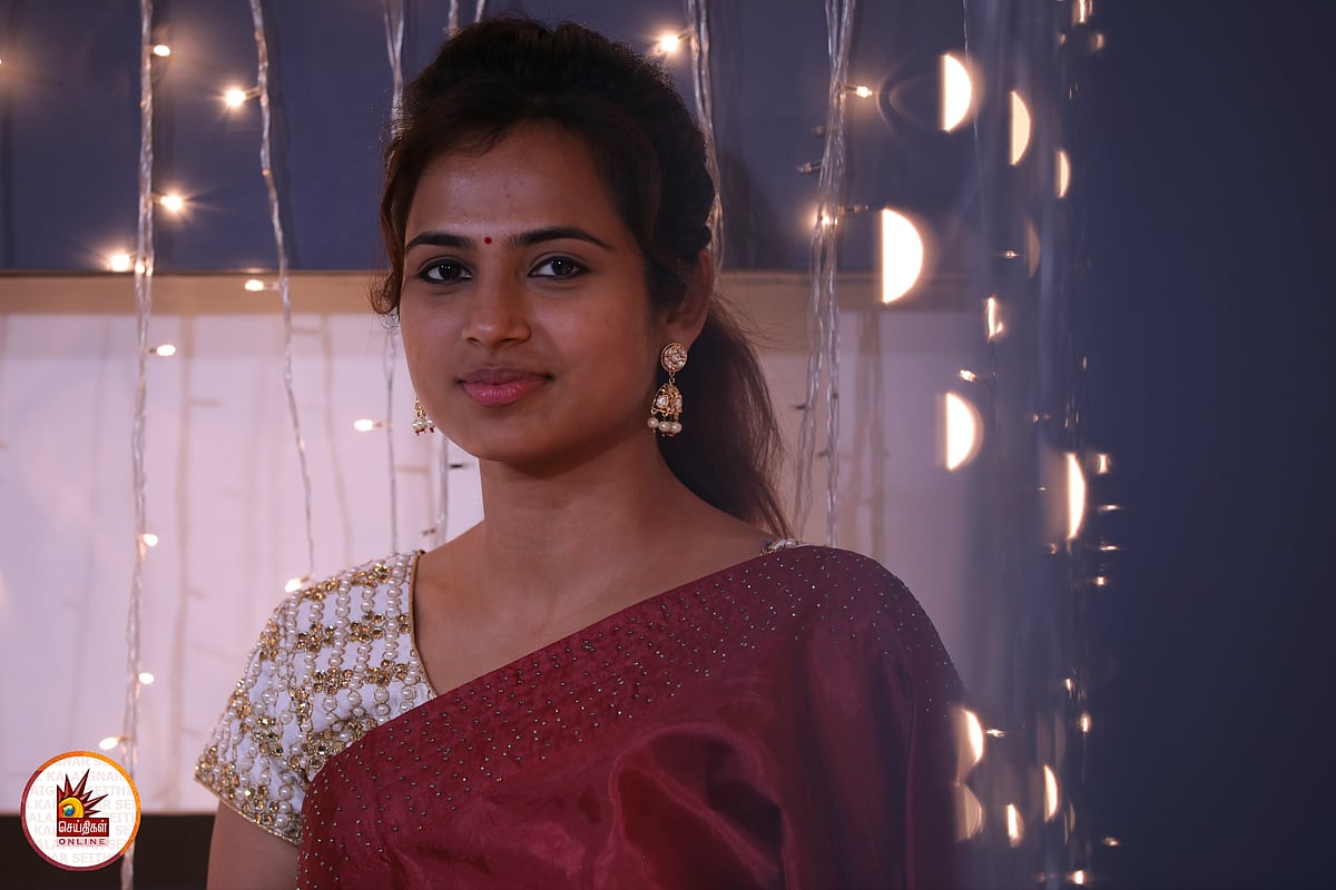 நடிகை ரம்யா பாண்டியனின் லேட்டஸ்ட் ஃபோட்டோஷூட்!