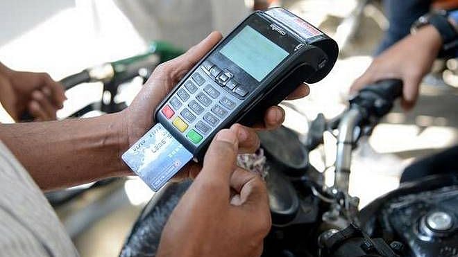 கார்டு மூலம் பெட்ரோல், டீசல் வாங்குபவர்களுக்கு வழங்கப்பட்டு வந்த சலுகைகள் நிறுத்தம் - SBI அறிவிப்பு!